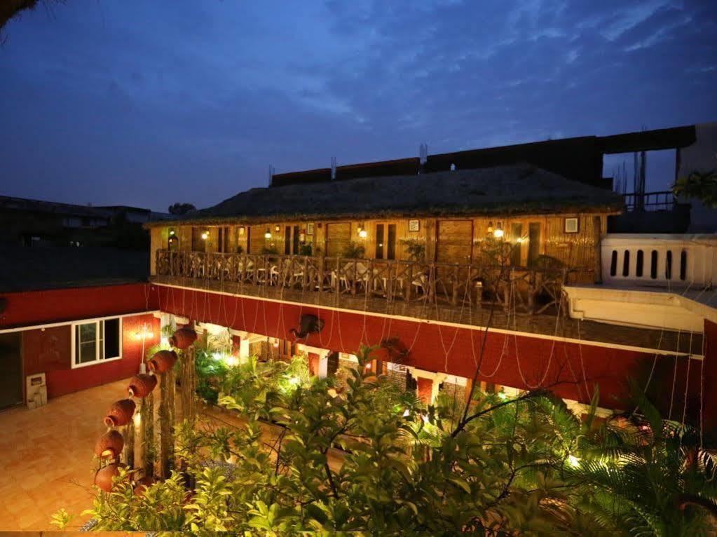 Heritage Hotel Lucknow Bagian luar foto